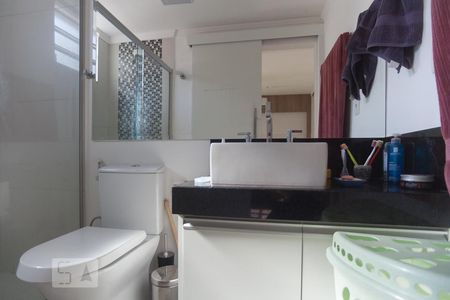 Casa à venda com 270m², 4 quartos e 8 vagasFundo - banheiro da suíte