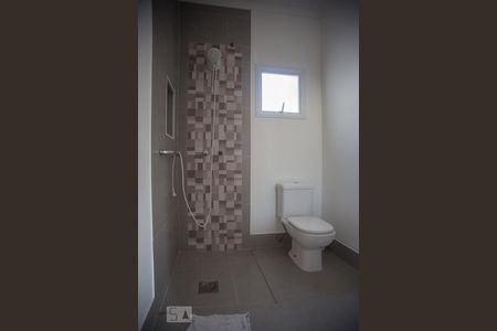 Casa à venda com 270m², 4 quartos e 8 vagasBanheiro da suíte 1