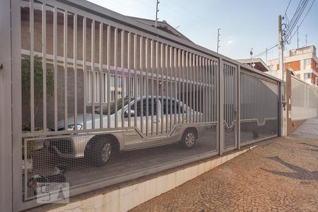 Casa à venda com 270m², 4 quartos e 8 vagasFachada da casa