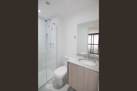 Banheiro de kitnet/studio para alugar com 1 quarto, 25m² em Bela Vista, São Paulo
