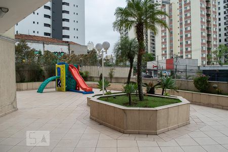 Apartamento para alugar com 100m², 2 quartos e 1 vaga Apartamento para alugar com 100m², 2 quartos e 1 vagaÁrea Comum - Playground