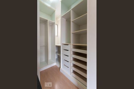 Apartamento à venda com 74m², 2 quartos e 1 vaga Apartamento à venda com 74m², 2 quartos e 1 vagaCloset Quarto 2 - Suíte