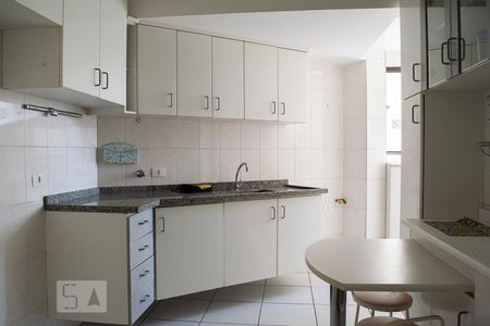 Apartamento para alugar com 74m², 3 quartos e 3 vagas Apartamento para alugar com 74m², 3 quartos e 3 vagasCOZINHA