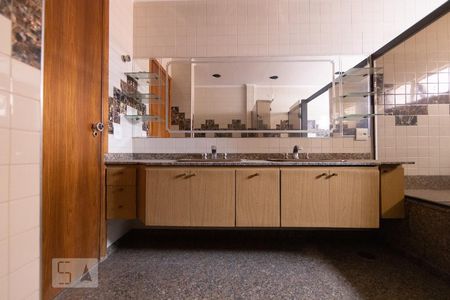 Apartamento à venda com 346m², 4 quartos e 4 vagasBanheiro da Suite 4