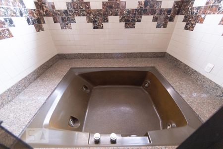 Apartamento à venda com 346m², 4 quartos e 4 vagasBanheira do Banheiro da Suite 4