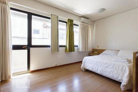 Quarto de kitnet/studio para alugar com 1 quarto, 35m² em Floresta, Porto Alegre