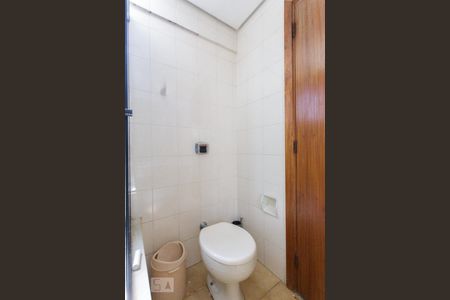 Banheiro de kitnet/studio para alugar com 1 quarto, 35m² em Floresta, Porto Alegre