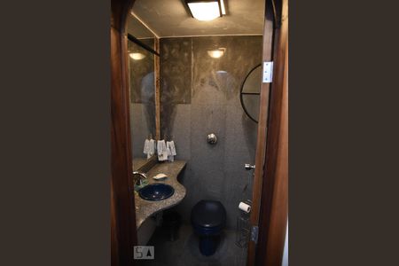 Casa de condomínio para alugar com 450m², 4 quartos e 2 vagasBanheiro 3