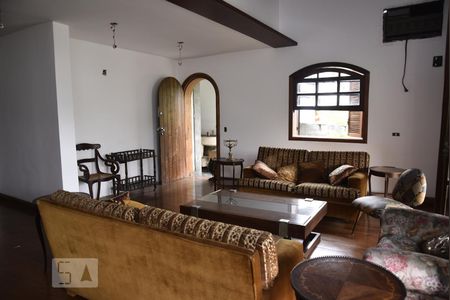 Sala de casa de condomínio para alugar com 4 quartos, 450m² em Pechincha, Rio de Janeiro