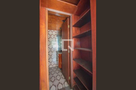 Casa de condomínio para alugar com 450m², 4 quartos e 2 vagas Casa de condomínio para alugar com 450m², 4 quartos e 2 vagasBanheiro da Suíte 2