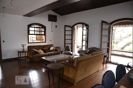 Sala de casa de condomínio para alugar com 4 quartos, 450m² em Pechincha, Rio de Janeiro