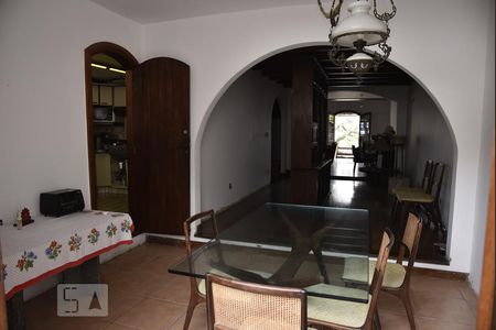 Sala de casa de condomínio para alugar com 4 quartos, 450m² em Pechincha, Rio de Janeiro