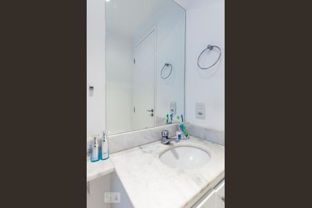 Apartamento para alugar com 65m², 2 quartos e 1 vaga Apartamento para alugar com 65m², 2 quartos e 1 vagaBanheiro