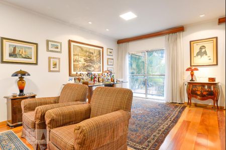 Casa à venda com 4 quartos, 500m² em Vila Madalena, São Paulo