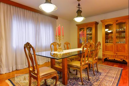 Casa à venda com 4 quartos, 500m² em Vila Madalena, São Paulo