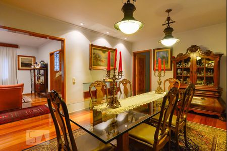 Casa à venda com 4 quartos, 500m² em Vila Madalena, São Paulo