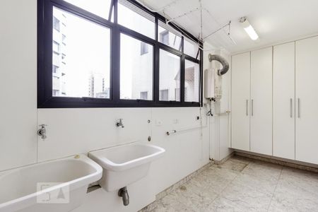 Apartamento para alugar com 266m², 4 quartos e 4 vagas Apartamento para alugar com 266m², 4 quartos e 4 vagasÁrea de serviço