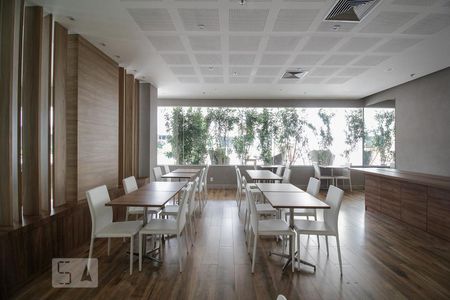 Apartamento para alugar com 72m², 2 quartos e 1 vaga Apartamento para alugar com 72m², 2 quartos e 1 vagaÁrea comum - Salão de festas