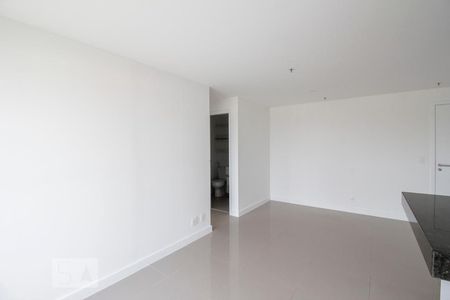 Sala de apartamento para alugar com 2 quartos, 72m² em Barra da Tijuca, Rio de Janeiro