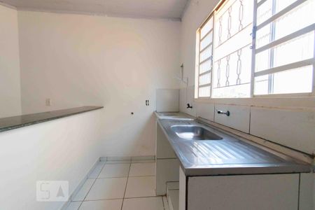 Cozinha e Área de Serviço de kitnet/studio para alugar com 1 quarto, 35m² em Setor Habitacional Vicente Pires (taguatinga), Brasília