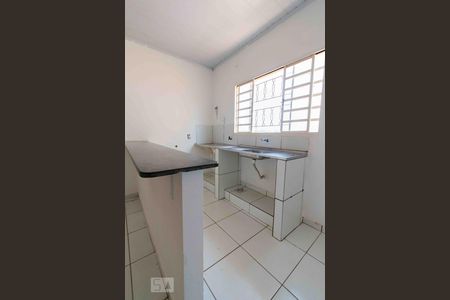 Cozinha e Área de Serviço de kitnet/studio para alugar com 1 quarto, 35m² em Setor Habitacional Vicente Pires (taguatinga), Brasília