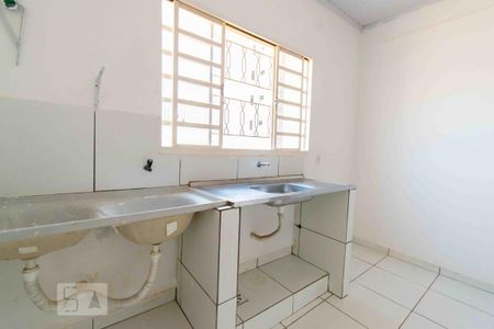 Cozinha e Área de Serviço de kitnet/studio para alugar com 1 quarto, 35m² em Setor Habitacional Vicente Pires (taguatinga), Brasília