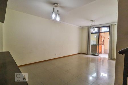 Sala de casa de condomínio para alugar com 3 quartos, 90m² em Freguesia, Rio de Janeiro