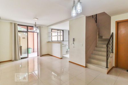 Sala de casa de condomínio para alugar com 3 quartos, 90m² em Freguesia, Rio de Janeiro