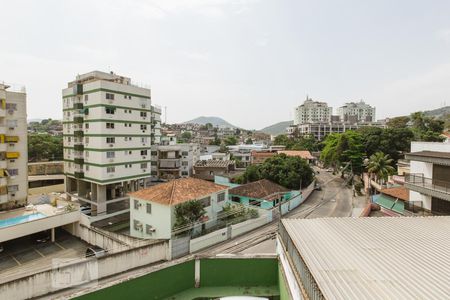 Vista Sala de apartamento à venda com 2 quartos, 75m² em Tanque, Rio de Janeiro