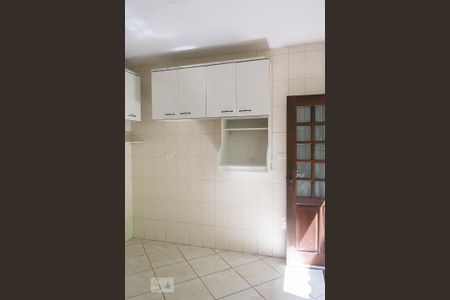 Casa para alugar com 120m², 3 quartos e 2 vagas Casa para alugar com 120m², 3 quartos e 2 vagasCOZINHA