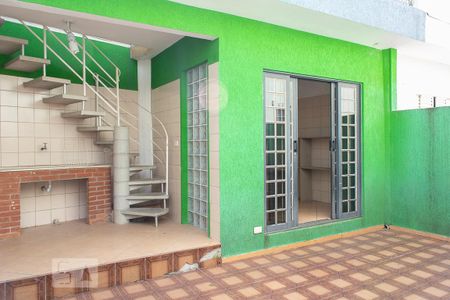 Casa para alugar com 120m², 3 quartos e 2 vagas Casa para alugar com 120m², 3 quartos e 2 vagasQUINTAL