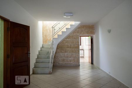 Casa para alugar com 3 quartos, 120m² em Parque São Domingos, São Paulo