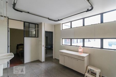 Apartamento à venda com 298m², 3 quartos e 3 vagas Apartamento à venda com 298m², 3 quartos e 3 vagasÁrea de Serviço