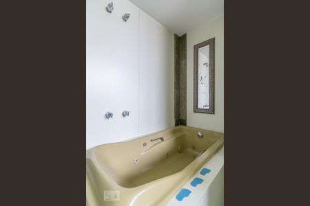 Apartamento à venda com 298m², 3 quartos e 3 vagas Apartamento à venda com 298m², 3 quartos e 3 vagasBanheira