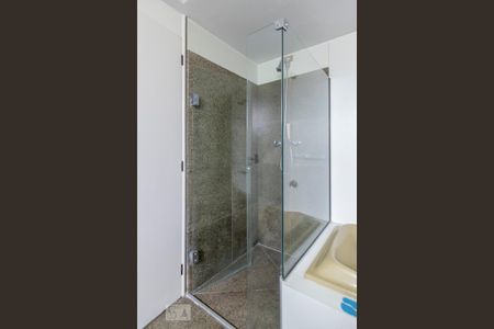 Apartamento à venda com 298m², 3 quartos e 3 vagas Apartamento à venda com 298m², 3 quartos e 3 vagasBanheiro da Suite