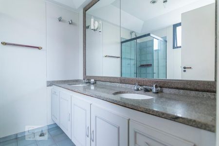 Apartamento à venda com 298m², 3 quartos e 3 vagas Apartamento à venda com 298m², 3 quartos e 3 vagasBanheiro da Suite