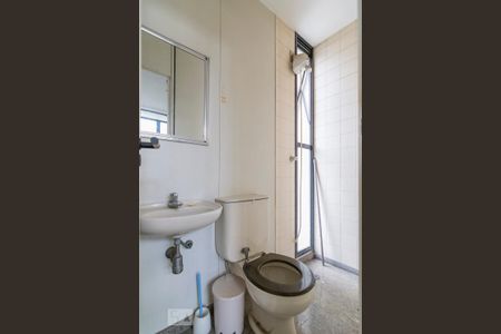 Apartamento à venda com 298m², 3 quartos e 3 vagas Apartamento à venda com 298m², 3 quartos e 3 vagasBanheiro de Serviço