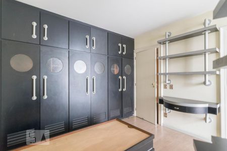 Apartamento à venda com 298m², 3 quartos e 3 vagas Apartamento à venda com 298m², 3 quartos e 3 vagasQuarto 2 Suite