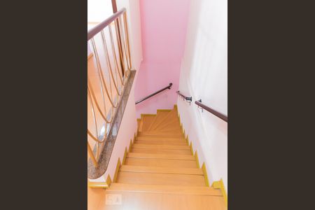 Casa à venda com 200m², 3 quartos e 3 vagasEscada