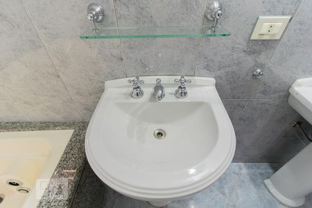 Casa à venda com 200m², 3 quartos e 3 vagasDetalhe banheiro