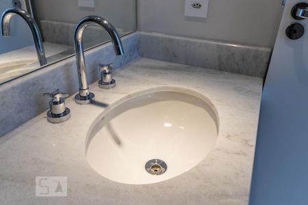 Apartamento para alugar com 67m², 2 quartos e 2 vagasDetalhe do Banheiro da Suíte