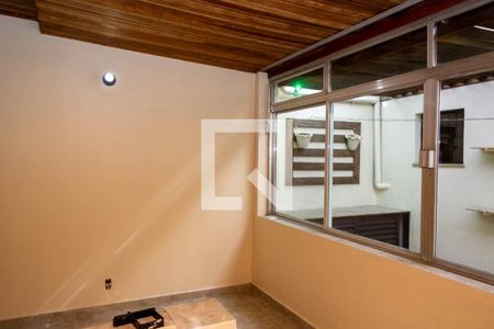 Casa à venda com 220m², 2 quartos e 4 vagasÁrea de Serviço