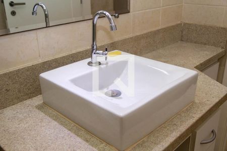 Casa à venda com 220m², 2 quartos e 4 vagasBanheiro