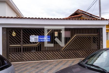 Casa à venda com 220m², 2 quartos e 4 vagasFachada e plaquinha