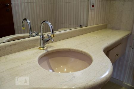 Apartamento à venda com 130m², 3 quartos e 3 vagas Apartamento à venda com 130m², 3 quartos e 3 vagasLAVABO