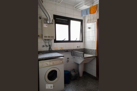 Apartamento à venda com 130m², 3 quartos e 3 vagas Apartamento à venda com 130m², 3 quartos e 3 vagasÁREA DE SERVIÇO