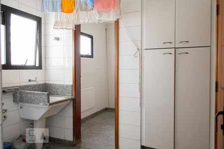 Apartamento à venda com 130m², 3 quartos e 3 vagas Apartamento à venda com 130m², 3 quartos e 3 vagasÁREA DE SERVIÇO