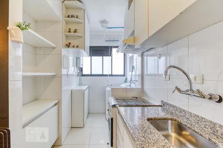 Cozinha de apartamento para alugar com 1 quarto, 50m² em Indianópolis, São Paulo