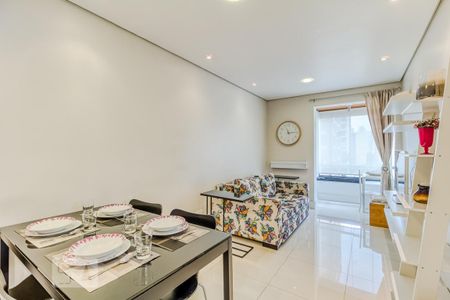 Sala de apartamento para alugar com 1 quarto, 50m² em Indianópolis, São Paulo