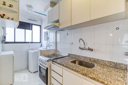 Cozinha de apartamento para alugar com 1 quarto, 50m² em Indianópolis, São Paulo